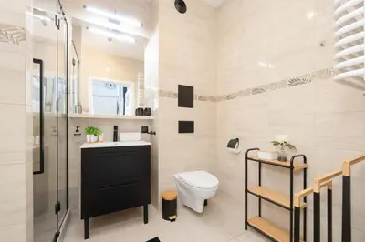Łazienka w obiekcie Nowoczesny Apartament z Parkingiem Warszawa Mokotów by Noclegi Renters