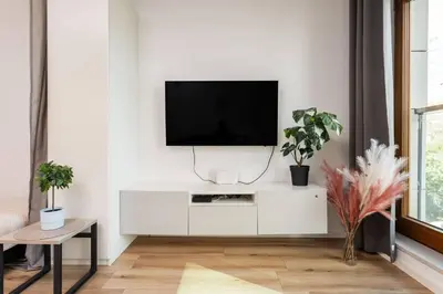 Telewizja i/lub zestaw kina domowego w obiekcie Riverside Residence Port Praski