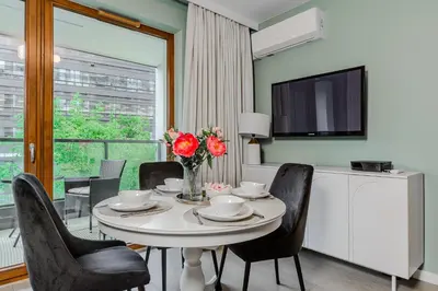 Telewizja i/lub zestaw kina domowego w obiekcie P&O Apartments Grzybowska I