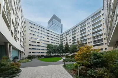 Budynek, w którym mieści się apartament
