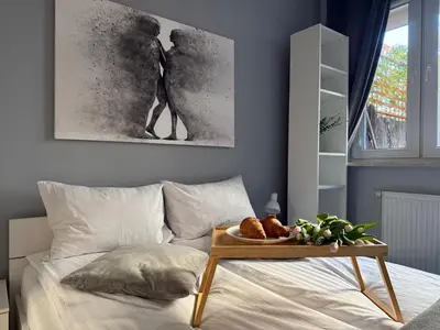 Łóżko lub łóżka w pokoju w obiekcie Cosy apartment near to the Chopin's airport Cybernetyki 2C