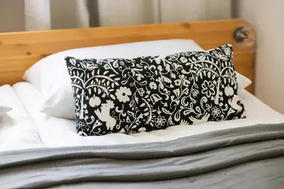 Łóżko lub łóżka w pokoju w obiekcie Przytulny i Tradycyjny Apartament na Parterze w Centrum Warszawy by Noclegi Renters