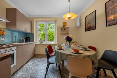 Kuchnia lub aneks kuchenny w obiekcie 70m2 Warsaw Wola Apartment - Top Location, 2 Bedrooms, 1st Floor - by Rentujemy