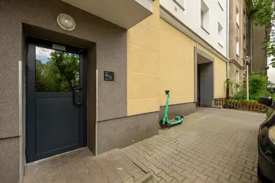 Plan piętra w obiekcie 70m2 Warsaw Wola Apartment - Top Location, 2 Bedrooms, 1st Floor - by Rentujemy