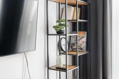 Zestaw do parzenia kawy i herbaty w obiekcie Wola Pawia Comfort Studio by BookingHost