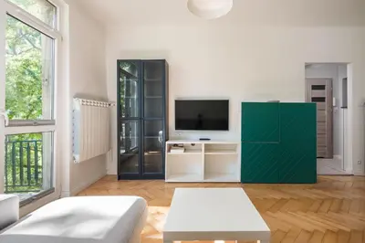Telewizja i/lub zestaw kina domowego w obiekcie Nowa Praga Comfort Apartment by BookingHost