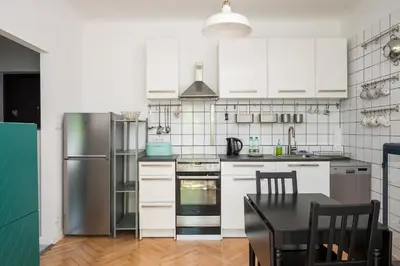 Kuchnia lub aneks kuchenny w obiekcie Nowa Praga Comfort Apartment by BookingHost