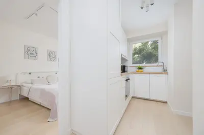 Kuchnia lub aneks kuchenny w obiekcie Przytulny Apartament z Balkonem i Klimatyzacją by Noclegi Renters