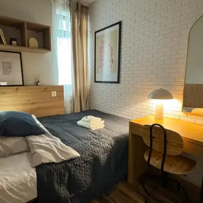 A2 - Prince Room - Warsaw City Haven - Shared Bathrooms - Self check-in