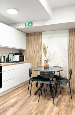 Kuchnia lub aneks kuchenny w obiekcie A3 - Queen Double Room - Warsaw City Haven - Shared Bathrooms - self check-in