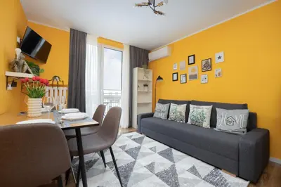 Część wypoczynkowa w obiekcie Apartament na Alejach Jerozolimskich przy Pałacu Kultury i Nauki by Noclegi Renters
