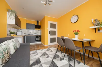 Kuchnia lub aneks kuchenny w obiekcie Apartament na Alejach Jerozolimskich przy Pałacu Kultury i Nauki by Noclegi Renters