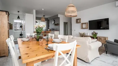 Telewizja i/lub zestaw kina domowego w obiekcie Qbik Loft Apartments - Mokotów, Sun & Snow