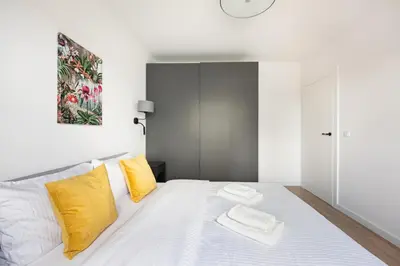 Łóżko lub łóżka w pokoju w obiekcie Wileńska Express Homely Apartment by BookingHost