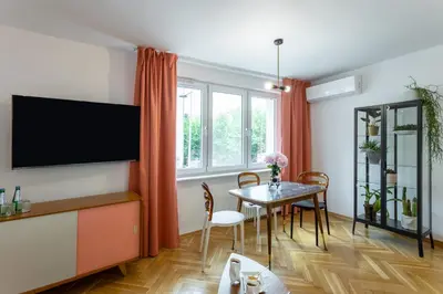 Telewizja i/lub zestaw kina domowego w obiekcie Marmo Apartments Powiśle
