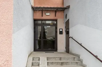 Fasada lub wejście do obiektu National Stadium Comfy Apartment by BookingHost
