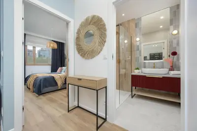 Łóżko lub łóżka w pokoju w obiekcie Nowoczesne Apartamenty z Balkonem Kolejowa NU Warszawa Wola by Noclegi Renters
