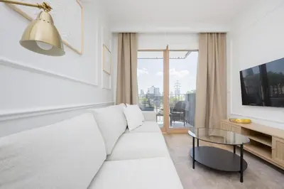 Telewizja i/lub zestaw kina domowego w obiekcie Nowoczesne Apartamenty z Balkonem Kolejowa NU Warszawa Wola by Noclegi Renters