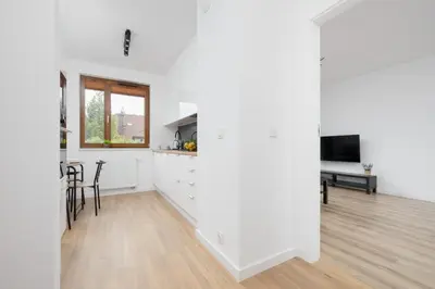 Telewizja i/lub zestaw kina domowego w obiekcie Nowoczesny Apartament WorkSpace Solipska z Parkingiem by Noclegi Renters