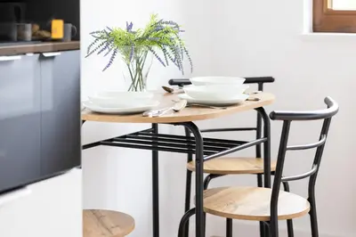 Kuchnia lub aneks kuchenny w obiekcie Nowoczesny Apartament WorkSpace Solipska z Parkingiem by Noclegi Renters