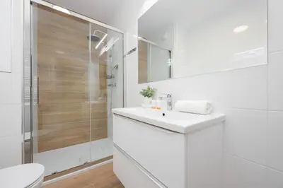 Łazienka w obiekcie Nowoczesny Apartament WorkSpace Solipska z Parkingiem by Noclegi Renters