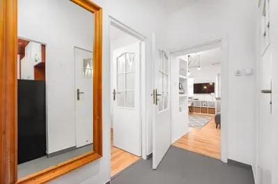 Łóżko lub łóżka w pokoju w obiekcie Apartment Chmielna 2 by Your Freedom