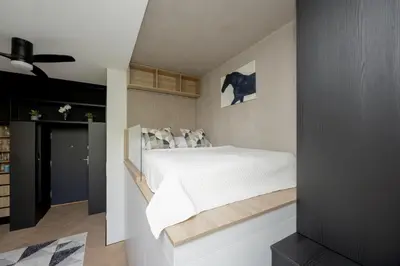 Łóżko lub łóżka w pokoju w obiekcie Przytulne Studio w Zielonej Okolicy Śródmieścia by Noclegi Renters