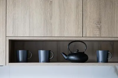 Zestaw do parzenia kawy i herbaty w obiekcie Przytulne Studio w Zielonej Okolicy Śródmieścia by Noclegi Renters