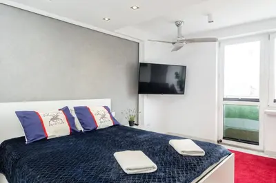 Łóżko lub łóżka w pokoju w obiekcie Beetroot Apartment City Centre Rondo ONZ