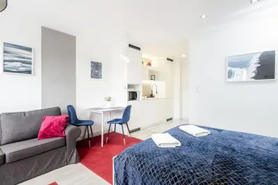 Łóżko lub łóżka w pokoju w obiekcie Beetroot Apartment City Centre Rondo ONZ