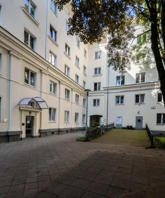 Budynek, w którym mieści się apartament