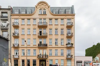 Budynek, w którym mieści się apartament