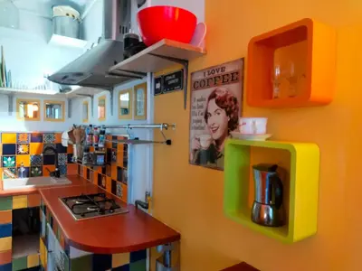 Kuchnia lub aneks kuchenny w obiekcie Colourful space, so central