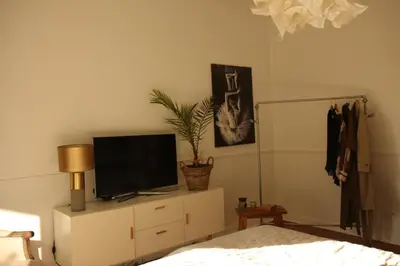 Telewizja i/lub zestaw kina domowego w obiekcie mieszkanie na Saskiej Kępie