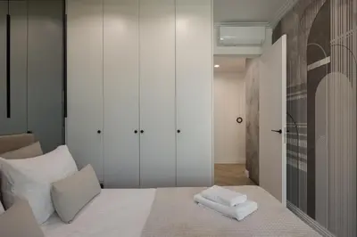 Łóżko lub łóżka w pokoju w obiekcie Grzybowska Deluxe Apartment #56 by BookingHost