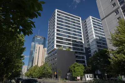 Budynek, w którym mieści się apartament