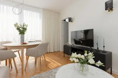 Telewizja i/lub zestaw kina domowego w obiekcie Senatorska Apartment Warsaw by Noclegi Renters