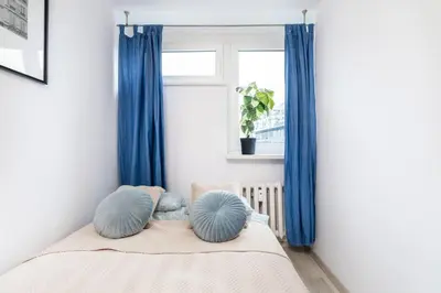 Łóżko lub łóżka w pokoju w obiekcie Lavender Studios City Centre Grzybowska