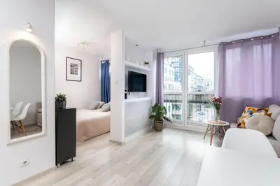 Łóżko lub łóżka w pokoju w obiekcie Lavender Studios City Centre Grzybowska
