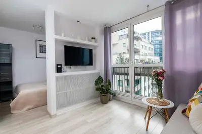 Telewizja i/lub zestaw kina domowego w obiekcie Lavender Studios City Centre Grzybowska