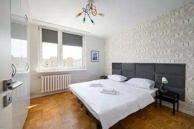 Łóżko lub łóżka w pokoju w obiekcie Praga Łukowska Comfort Apartment by BookingHost