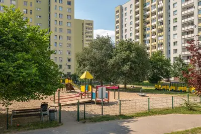 Plac zabaw dla dzieci w obiekcie Praga Łukowska Comfort Apartment by BookingHost