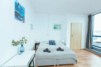 Łóżko lub łóżka w pokoju w obiekcie Hostel Metro Kabaty