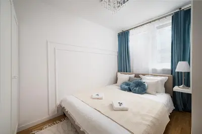 Łóżko lub łóżka w pokoju w obiekcie Charming 2x 1-BR studios 950 m from Central Station, bedroom & separate living room