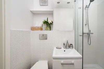 Łazienka w obiekcie Charming 2x 1-BR studios 950 m from Central Station, bedroom & separate living room