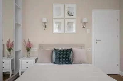 Łóżko lub łóżka w pokoju w obiekcie Sand Crystal Premium Apartment by BookingHost