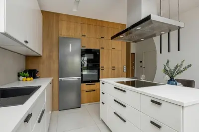 Kuchnia lub aneks kuchenny w obiekcie Spacious Family Apartment with Garden & Parking by Noclegi Renters