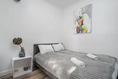 Łóżko lub łóżka w pokoju w obiekcie Urban Chic - City Center - Warsaw Stays - Solidarnosci 64