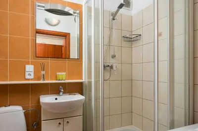 Łazienka w obiekcie Ochota Geodetów Standard Studio by BookingHost