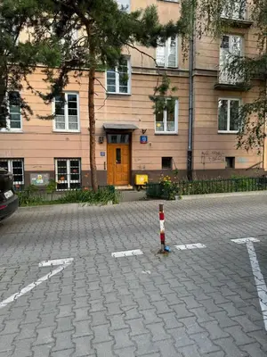 Budynek, w którym mieści się apartament